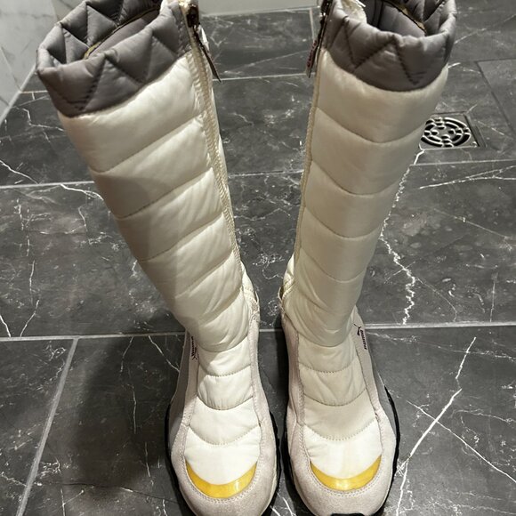 Mid Calf Length 2000s White Puma Winter Boots size 9 - Picture 2 of 5